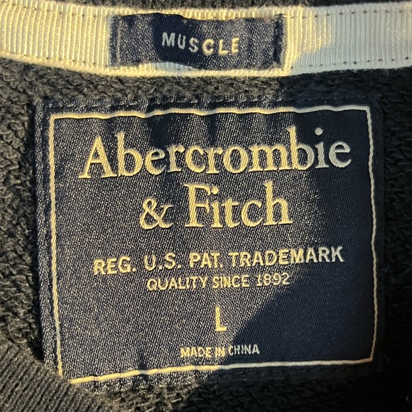 Abercrombie and Fitch muscle crewneck - Picture 2 of 2